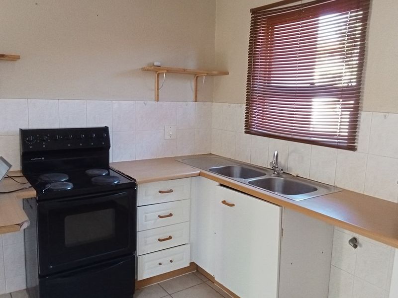 Apartment For Sale in Johannesburg - Photo 8