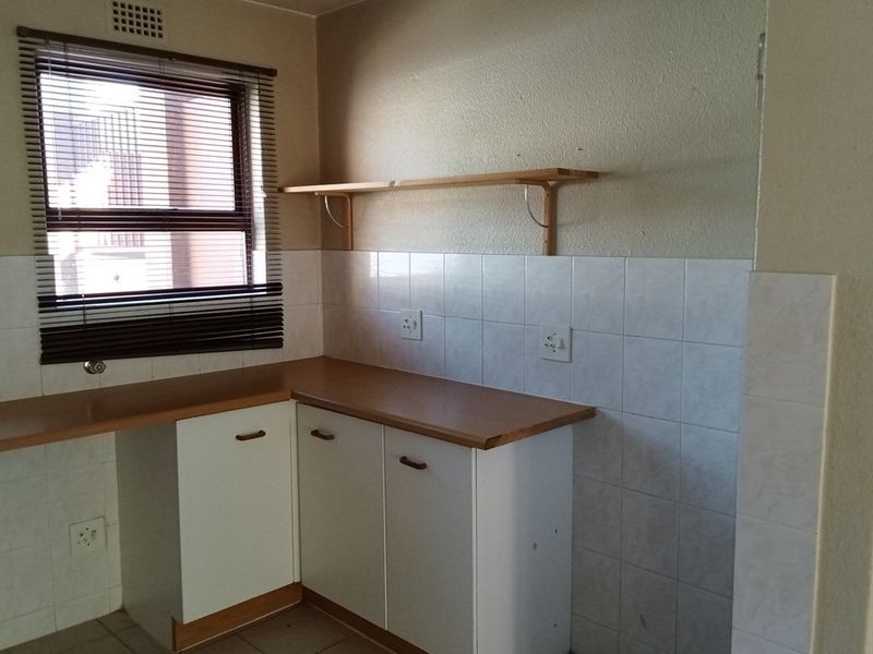 Apartment For Sale in Johannesburg - Photo 5