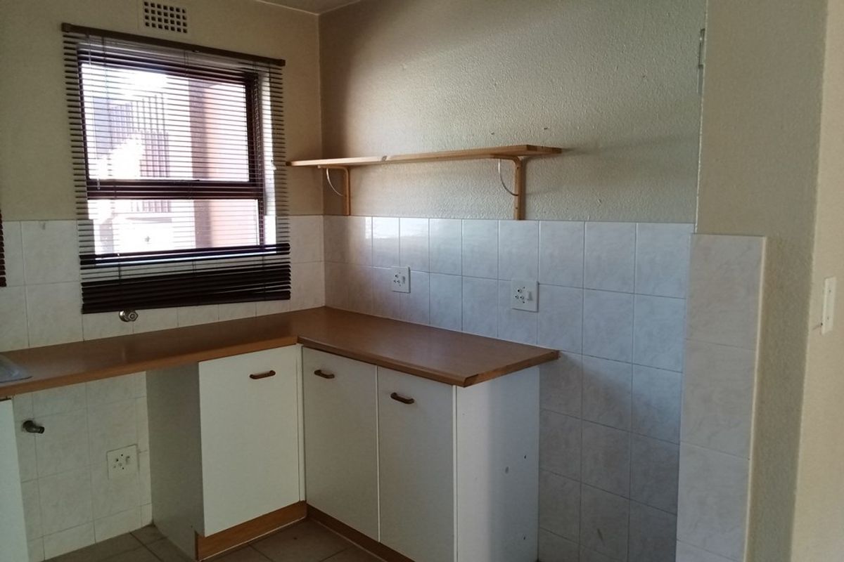 Apartment For Sale in Johannesburg - Photo 5