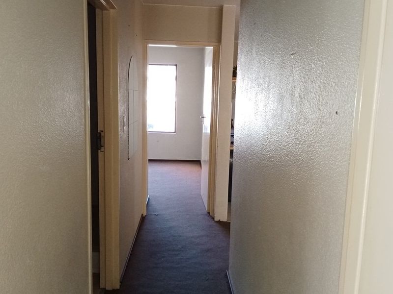 Apartment For Sale in Johannesburg - Photo 3