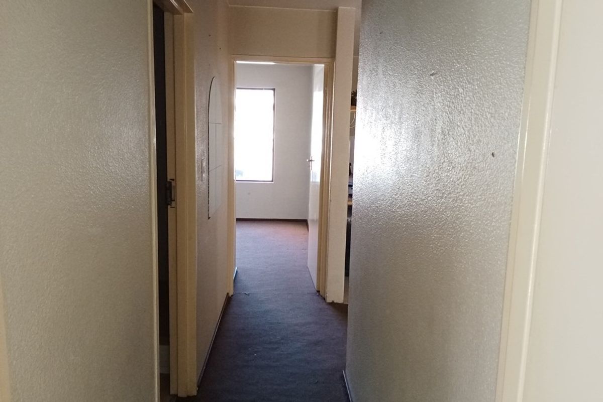 Apartment For Sale in Johannesburg - Photo 3