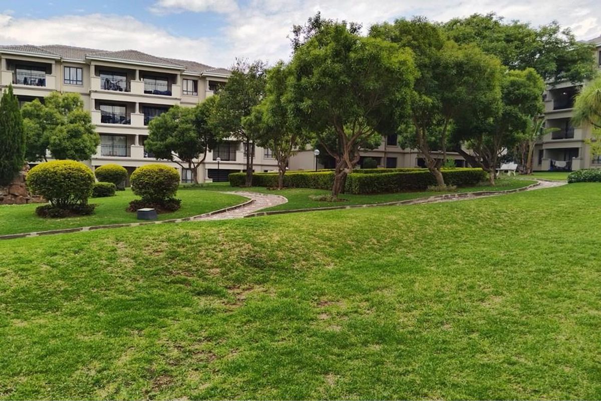 Apartment For Sale in Noordwyk, Midrand - Photo 2