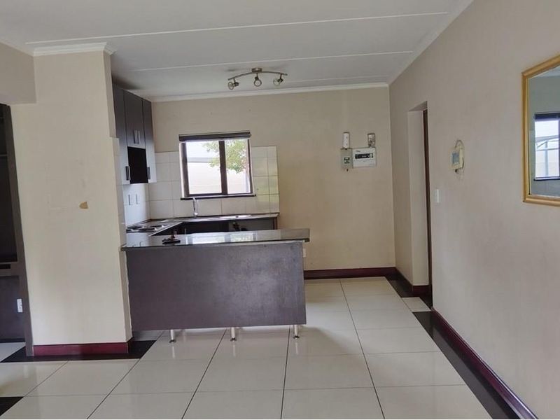 Apartment For Sale in Noordwyk, Midrand - Photo 4