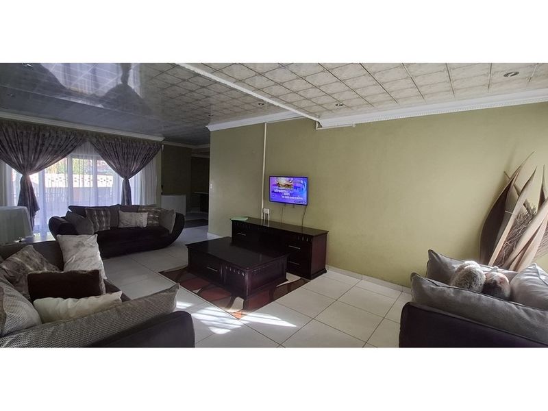 House For Sale in Bela Bela - Photo 2