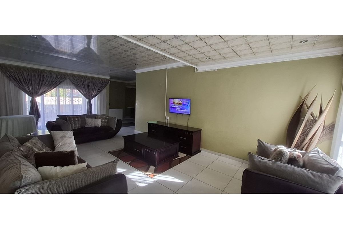 House For Sale in Bela Bela - Photo 2