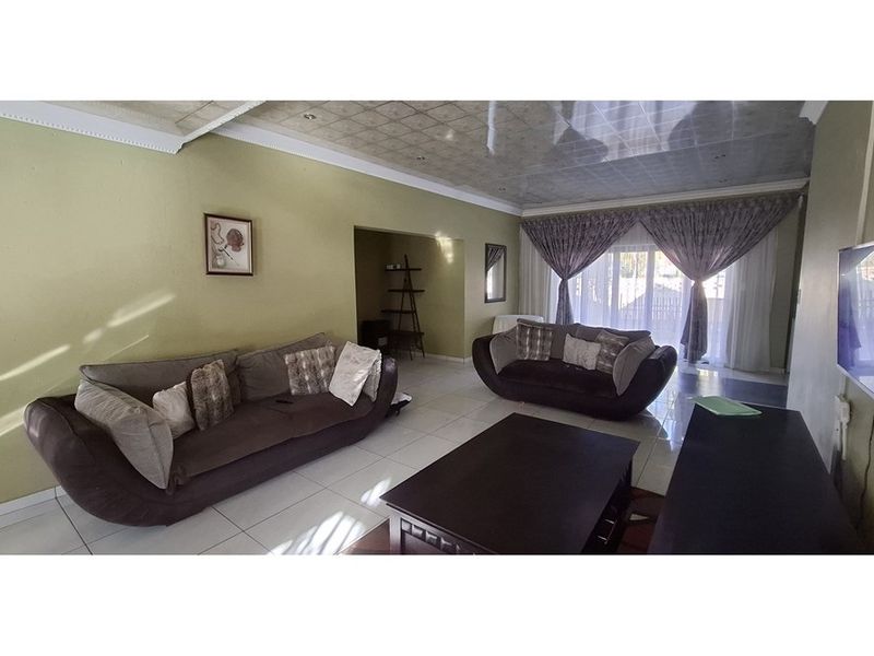 House For Sale in Bela Bela - Photo 4