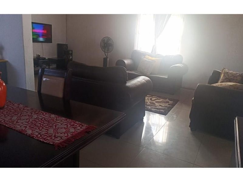 House For Sale in Eldorado Park, Soweto - Photo 5