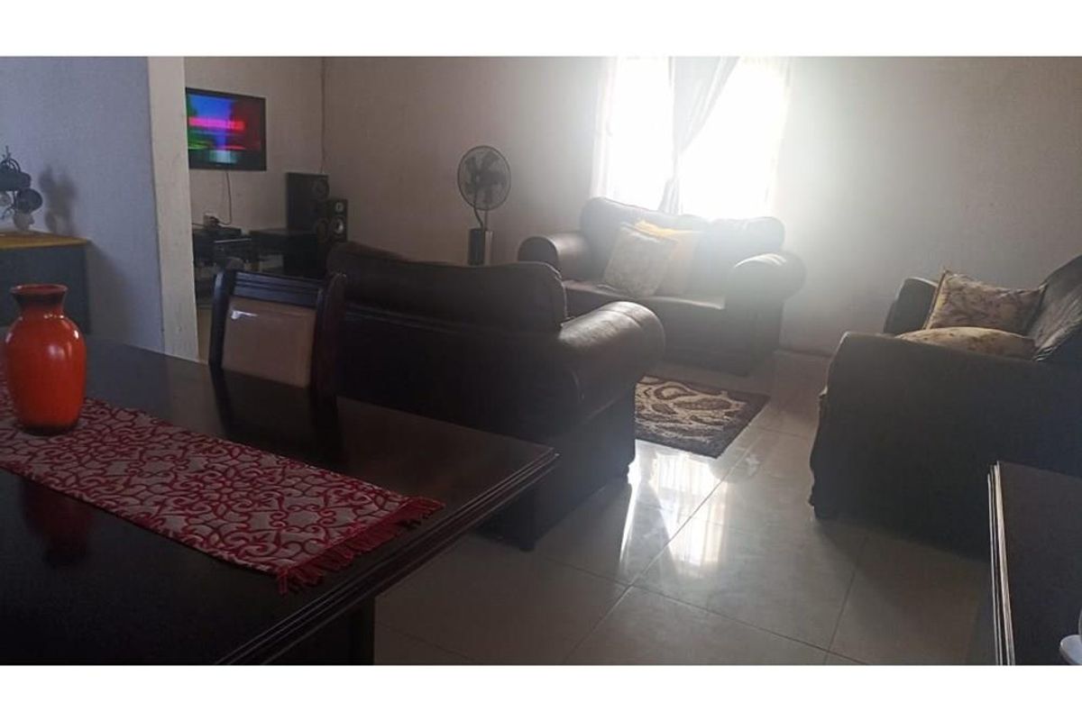 House For Sale in Eldorado Park, Soweto - Photo 5