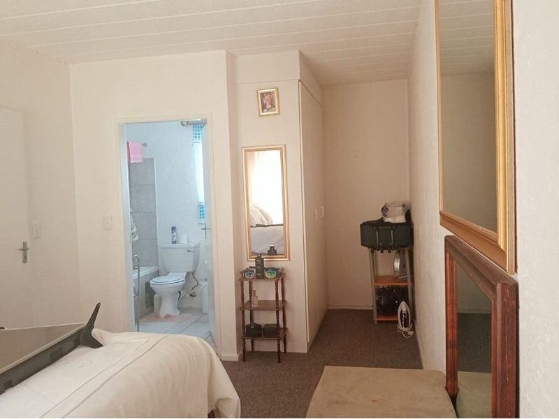 Apartment For Sale in Allen's Nek, Roodepoort - Photo 5