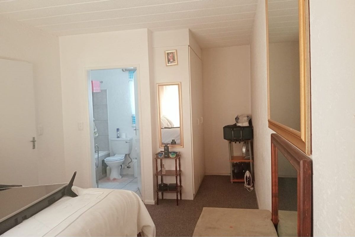 Apartment For Sale in Allen's Nek, Roodepoort - Photo 5