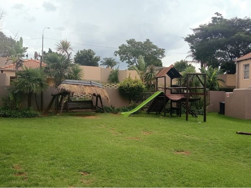 Apartment For Sale in Allen's Nek, Roodepoort - Photo 9