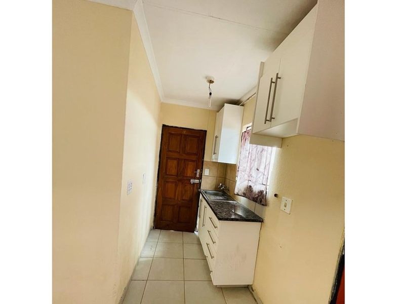 House For Sale in Johannesburg - Photo 3