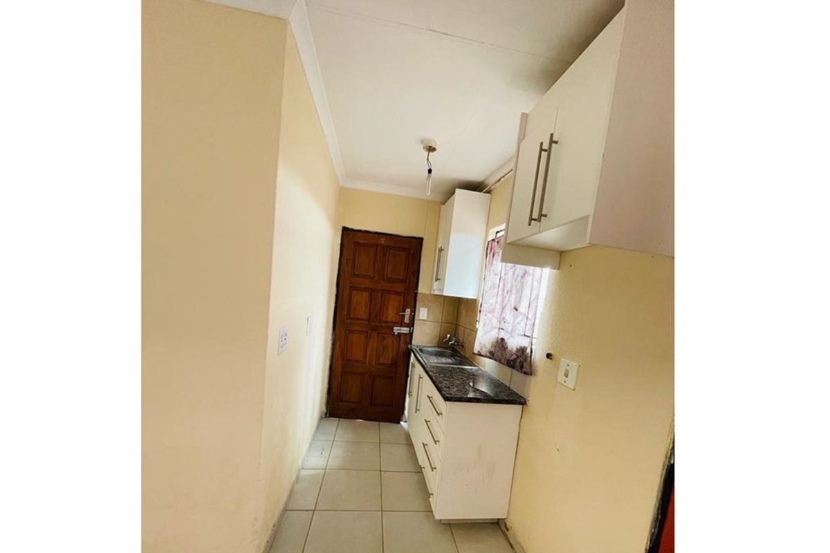 House For Sale in Johannesburg - Photo 3