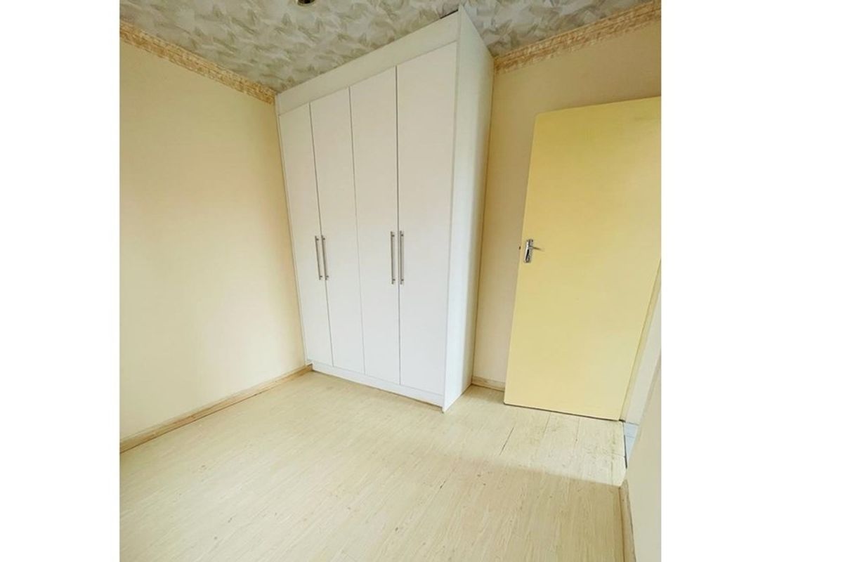 House For Sale in Johannesburg - Photo 5