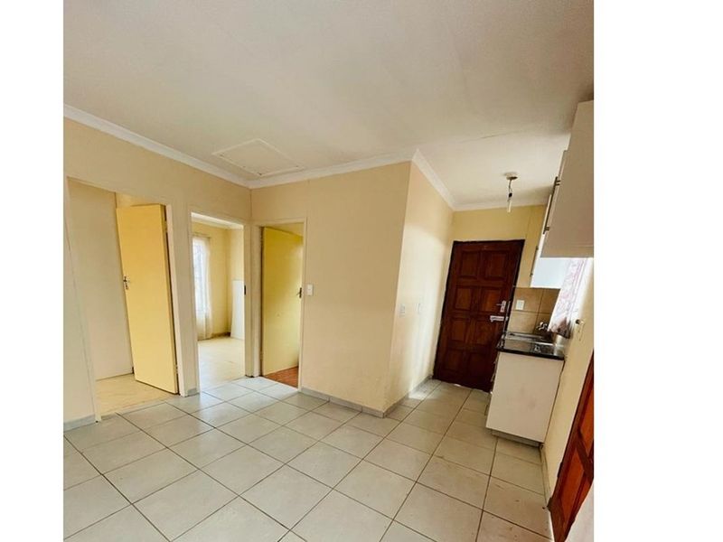 House For Sale in Johannesburg - Photo 2