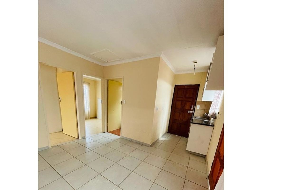 House For Sale in Johannesburg - Photo 2