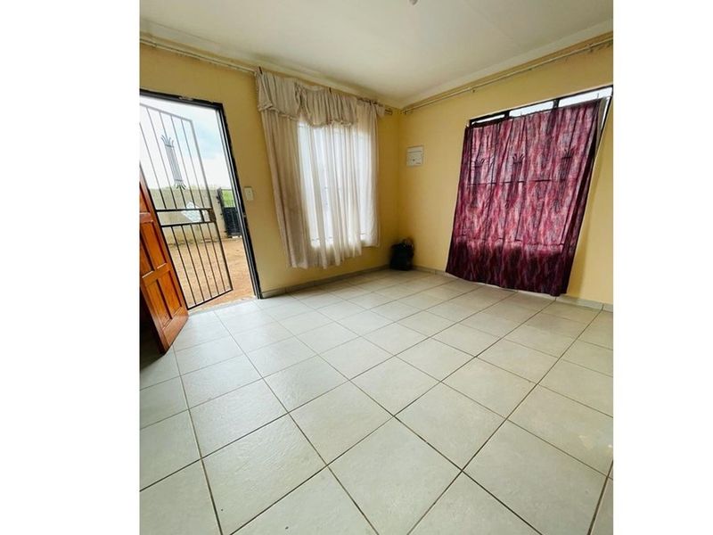 House For Sale in Johannesburg - Photo 4