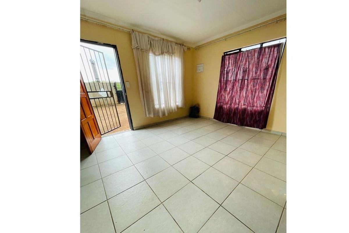 House For Sale in Johannesburg - Photo 4