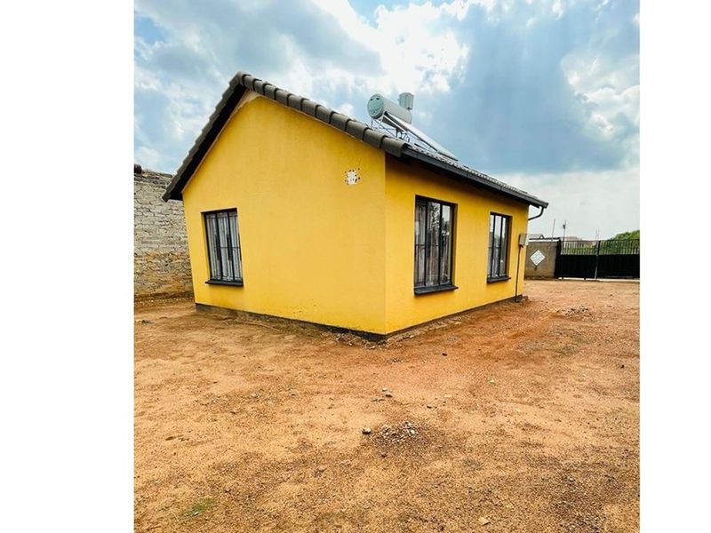 House For Sale in Johannesburg - Photo 7