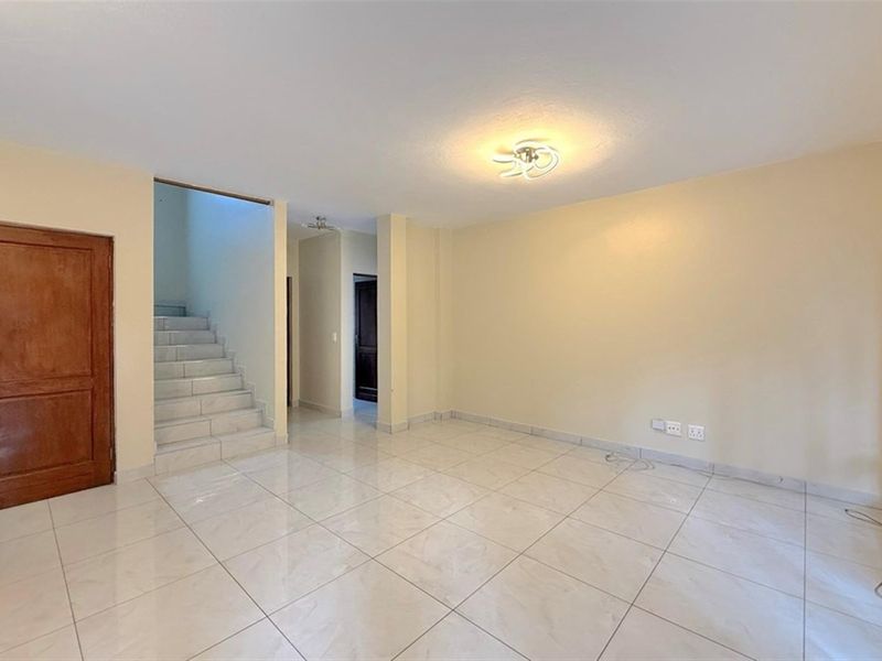 Stylishly renovated double-story Cluster in Dainfern - Photo 4