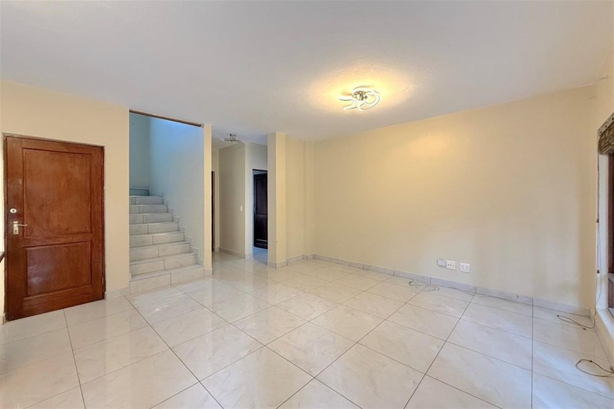 Stylishly renovated double-story Cluster in Dainfern - Photo 4