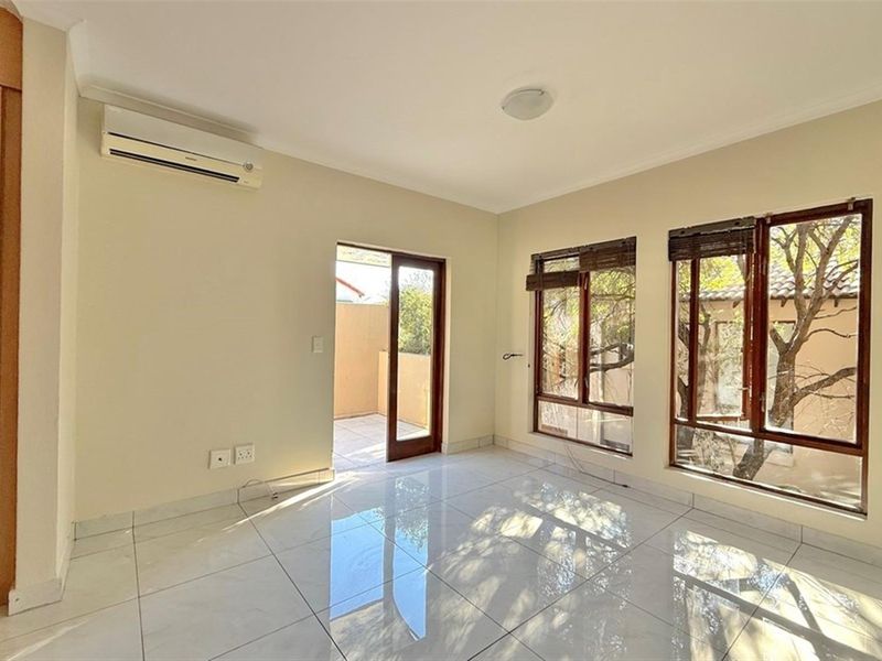 Stylishly renovated double-story Cluster in Dainfern - Photo 3