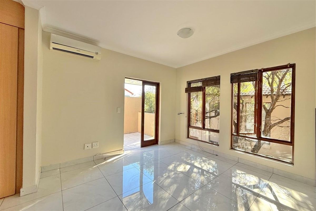 Stylishly renovated double-story Cluster in Dainfern - Photo 3
