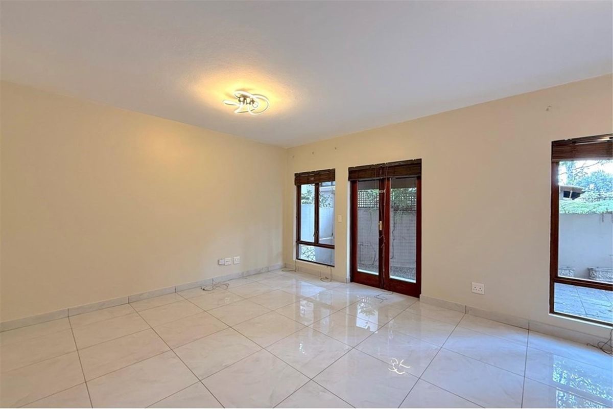 Stylishly renovated double-story Cluster in Dainfern - Photo 2