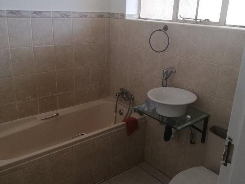 House For Sale in Lyndhurst, Johannesburg - Photo 8