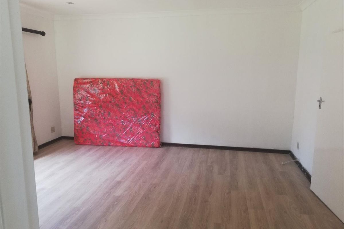 House For Sale in Lyndhurst, Johannesburg - Photo 5