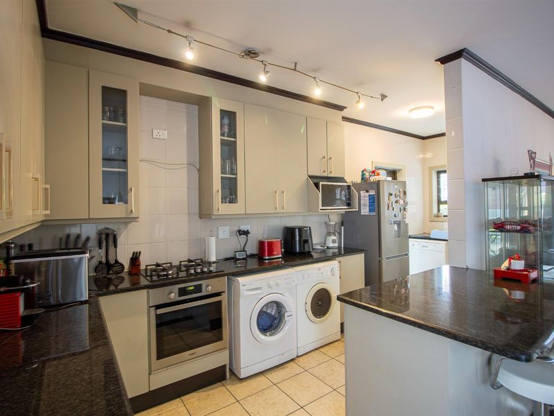 Modern 3-Bed Home in Hill of Good Hope Estate, Midrand. - Photo 8