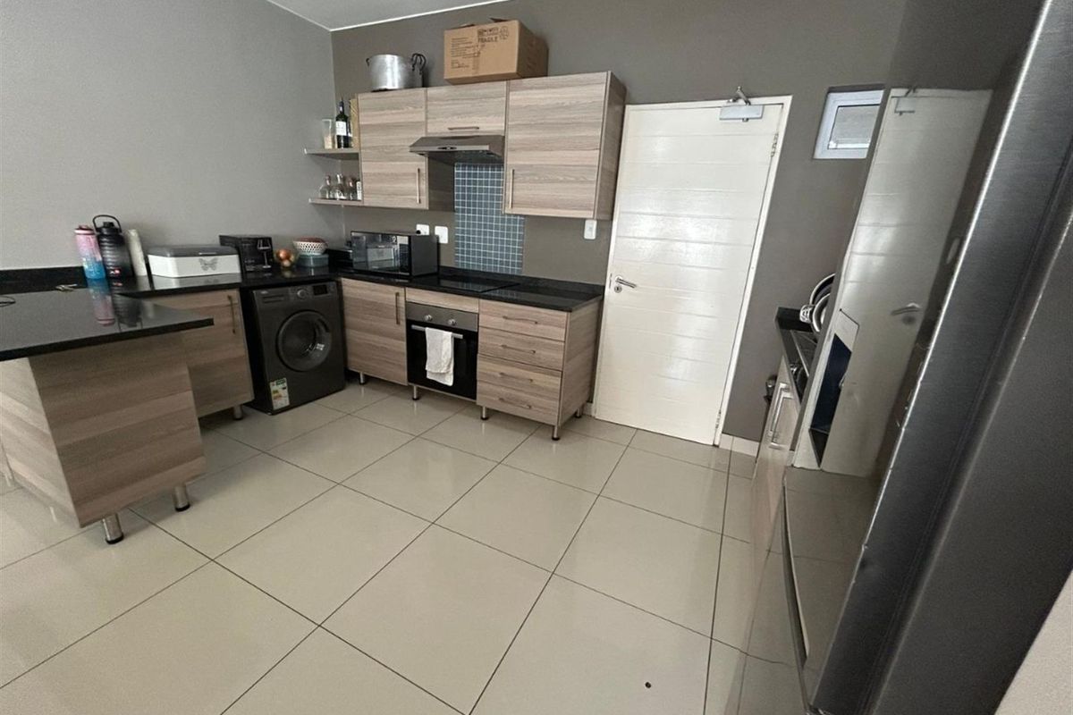 Mordern 2 bed,2 bath Apartment in a Prestigious Complex - Photo 4