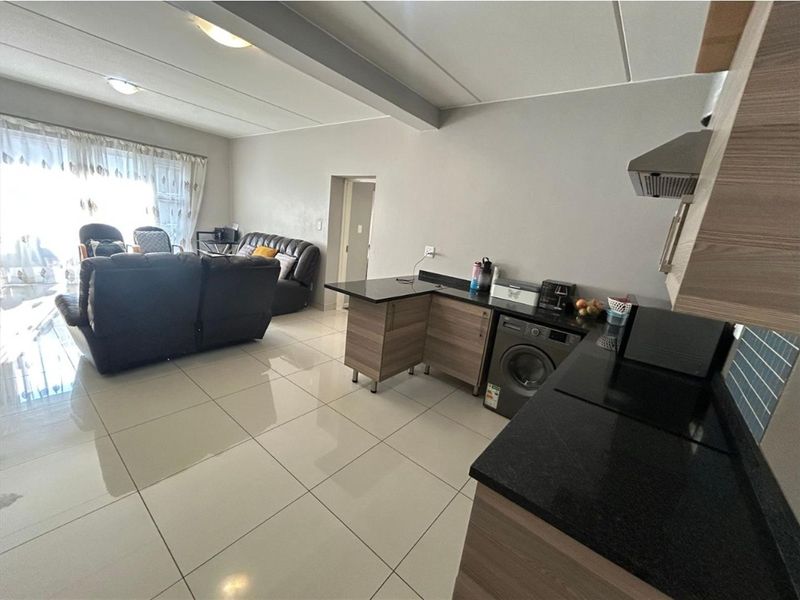 Mordern 2 bed,2 bath Apartment in a Prestigious Complex - Photo 5