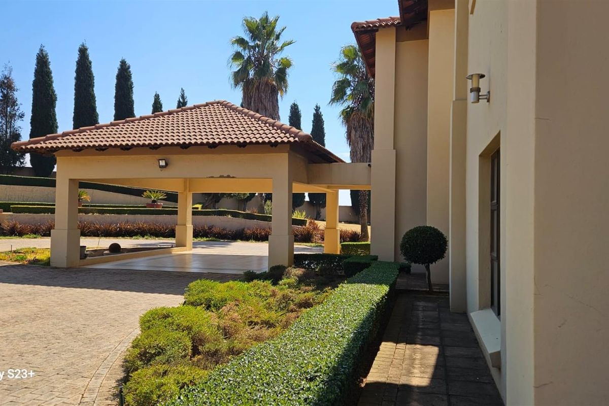 House For Sale  In Mooikloof In The East Of Pretoria - Photo 2