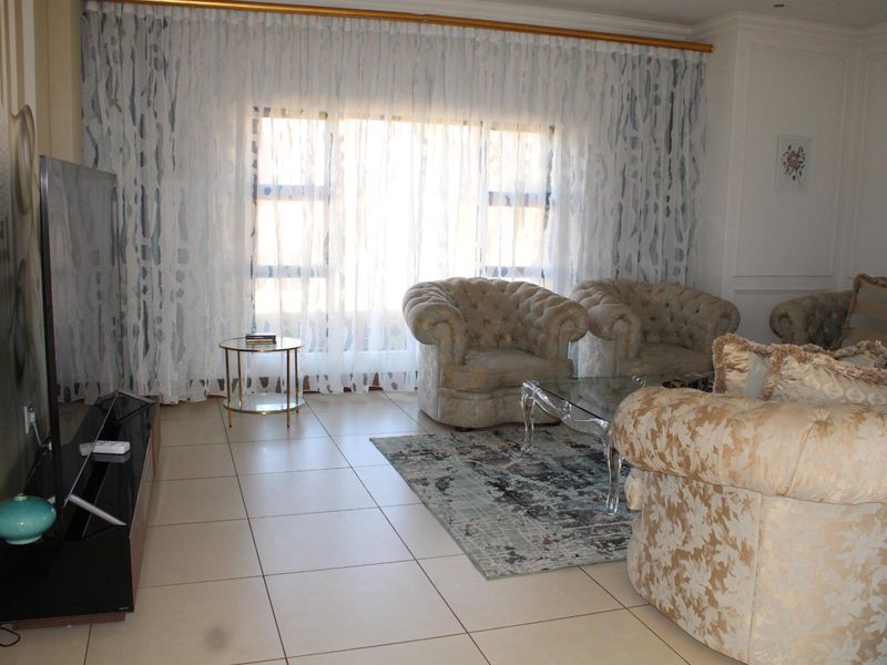 House For Sale  In Mooikloof In The East Of Pretoria - Photo 6