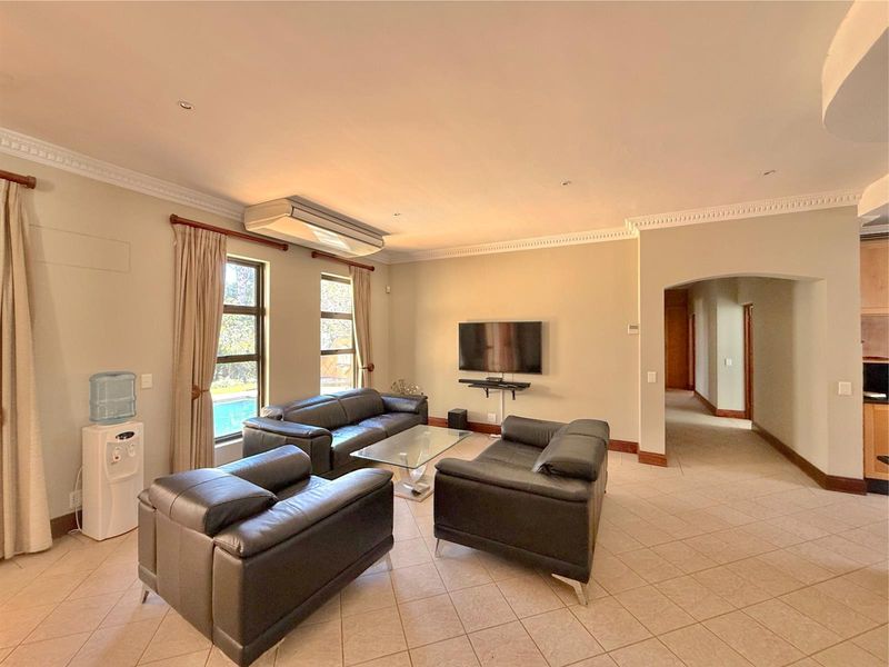 Stylish Family Home for Rent in Dainfern Golf Estate - Photo 5