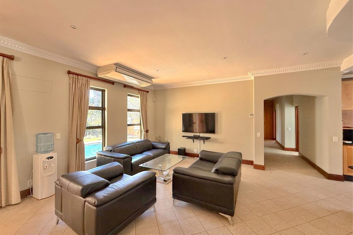 Stylish Family Home for Rent in Dainfern Golf Estate - Photo 5