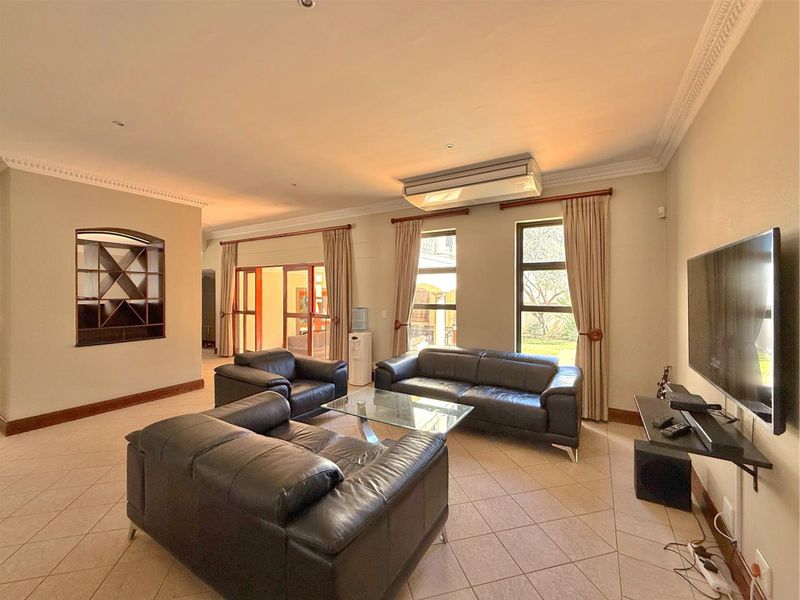 Stylish Family Home for Rent in Dainfern Golf Estate - Photo 6