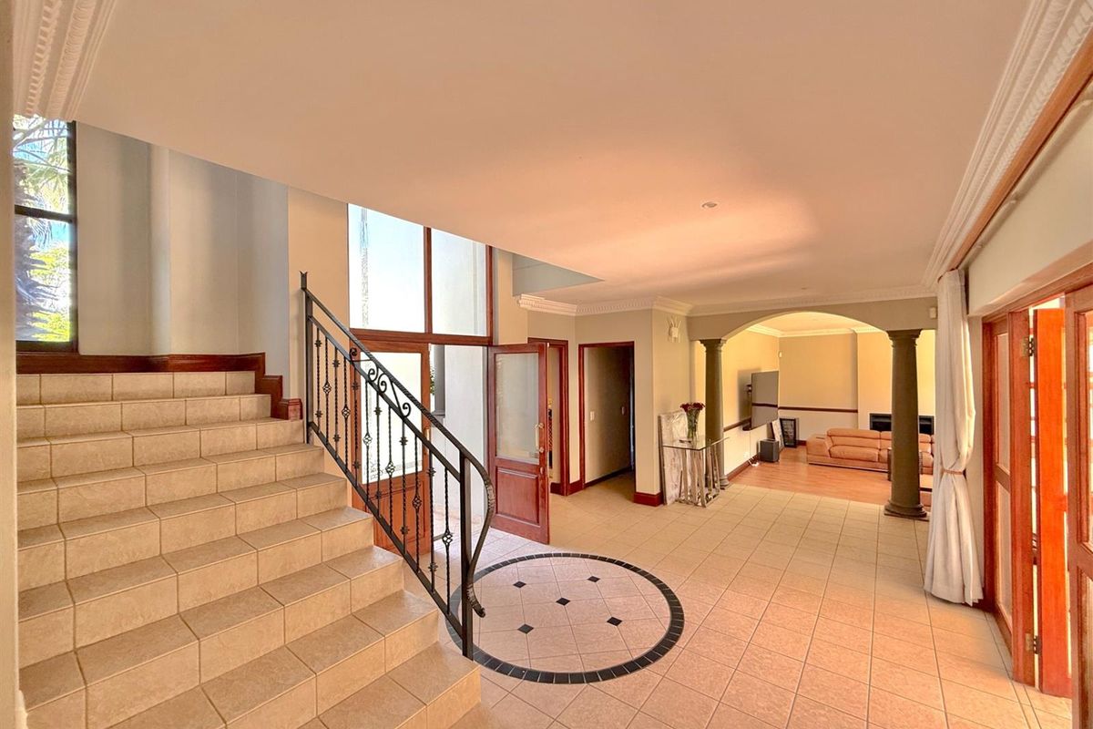 Stylish Family Home for Rent in Dainfern Golf Estate - Photo 2