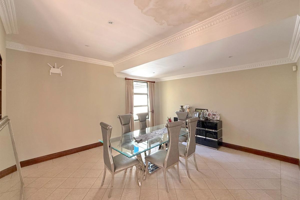 Stylish Family Home for Rent in Dainfern Golf Estate - Photo 4