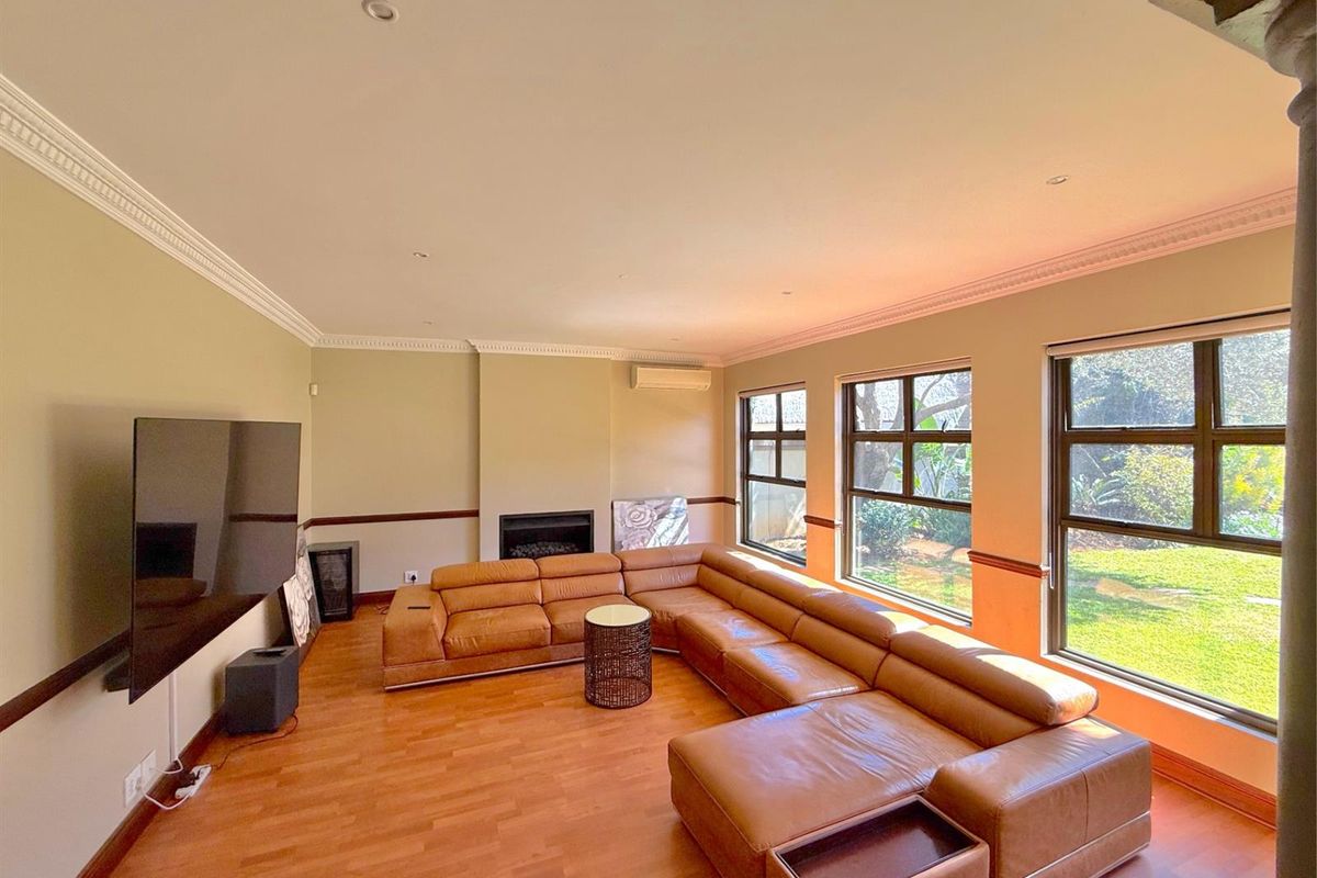 Stylish Family Home for Rent in Dainfern Golf Estate - Photo 3
