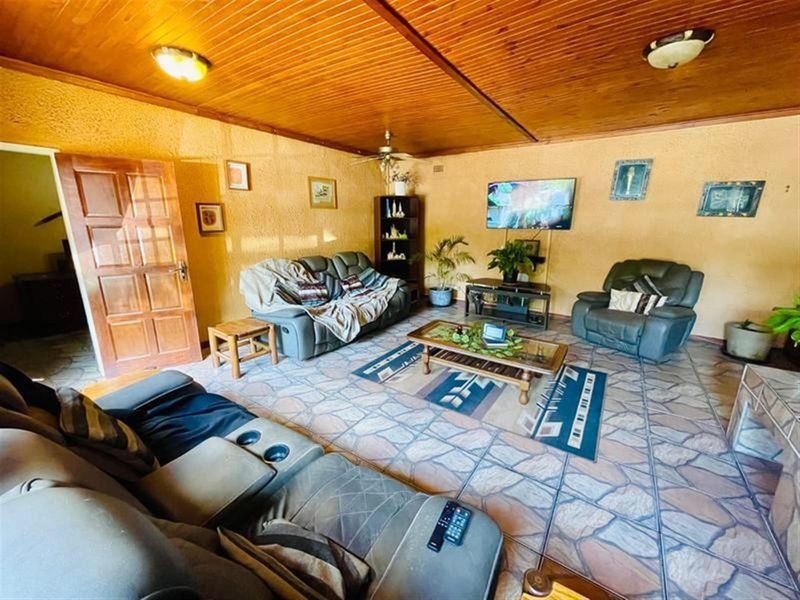 A Family Haven That Blends Comfort, Space, and Sustainable Living - Photo 7