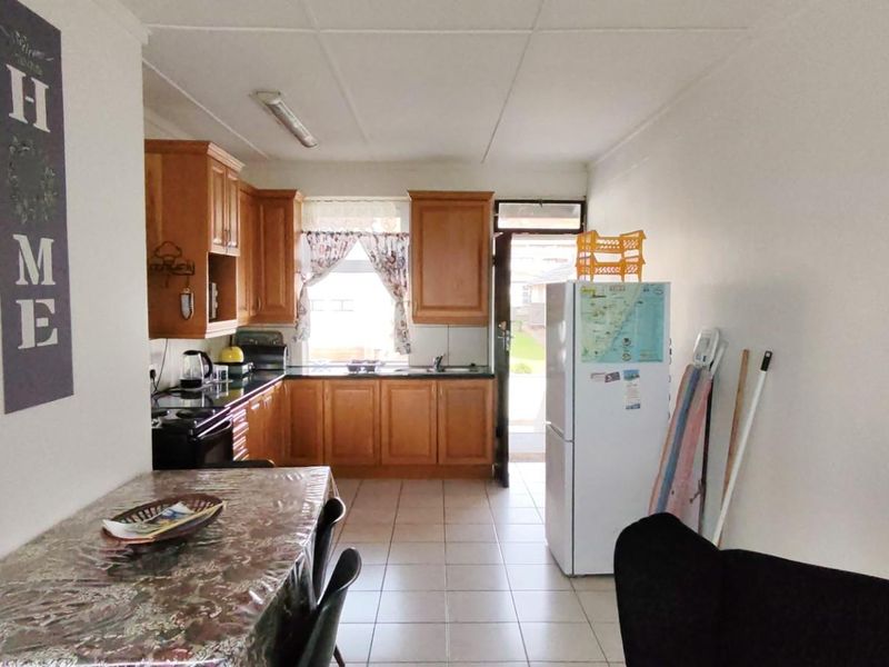 Apartment For Sale in Uvongo, Margate, KwaZulu Natal - Photo 2