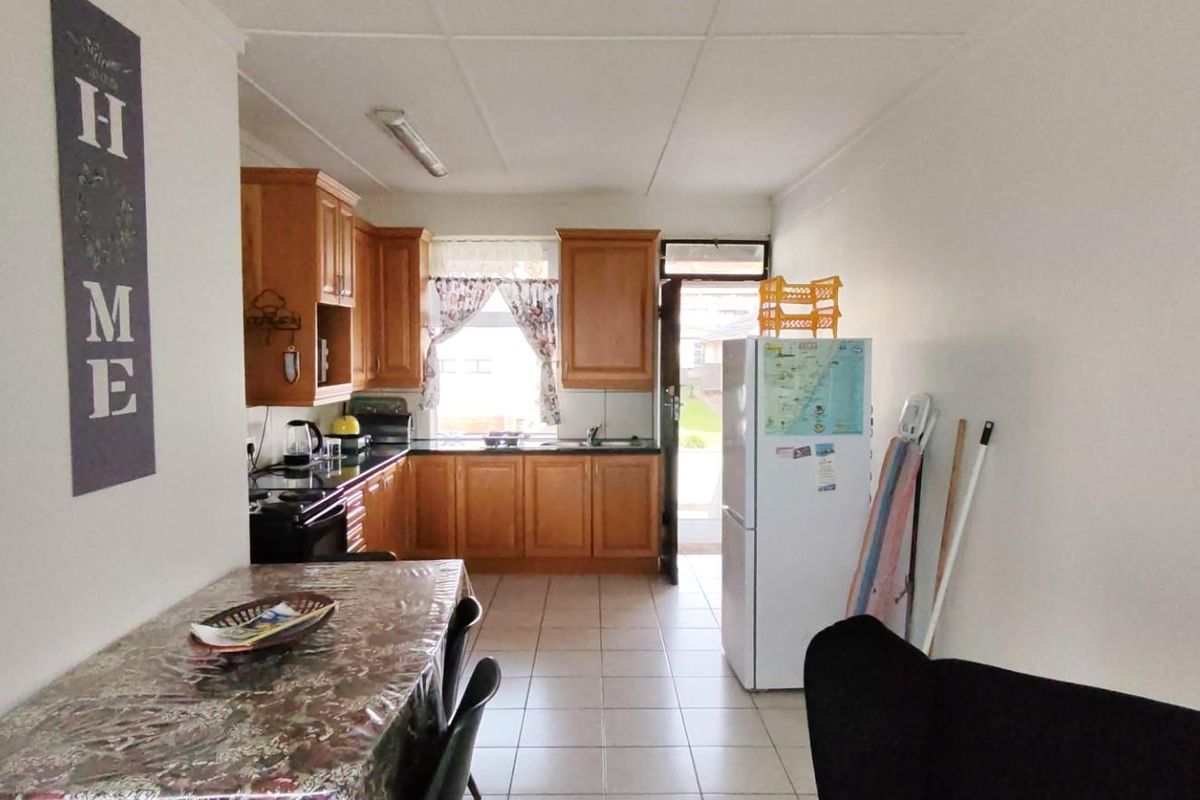 Apartment For Sale in Uvongo, Margate, KwaZulu Natal - Photo 2