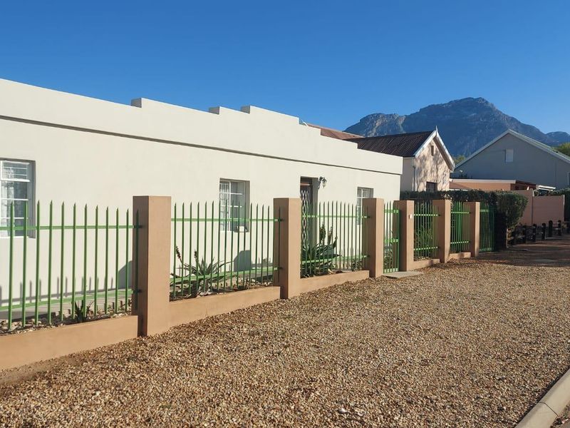 House For Sale in Ladismith - Photo 2