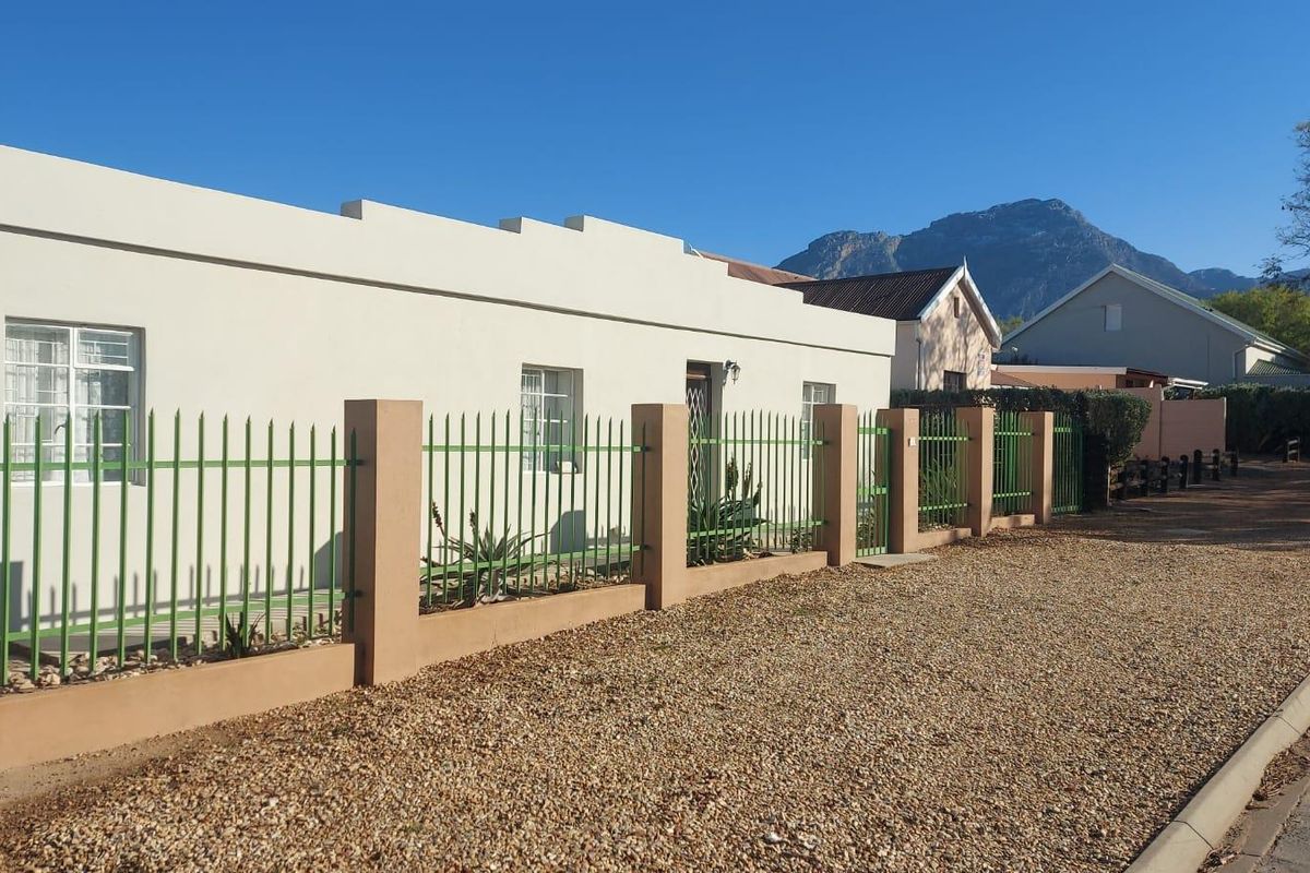 House For Sale in Ladismith - Photo 2