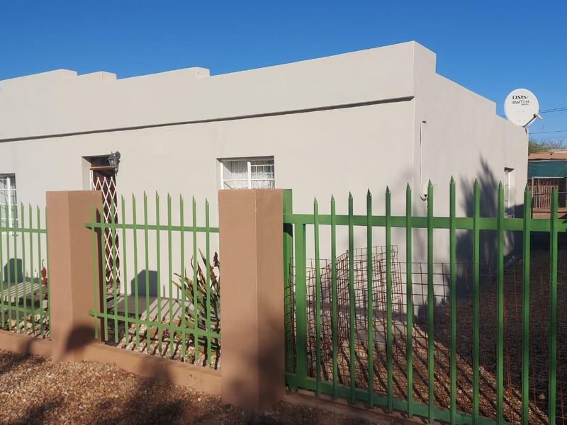 House For Sale in Ladismith - Photo 1
