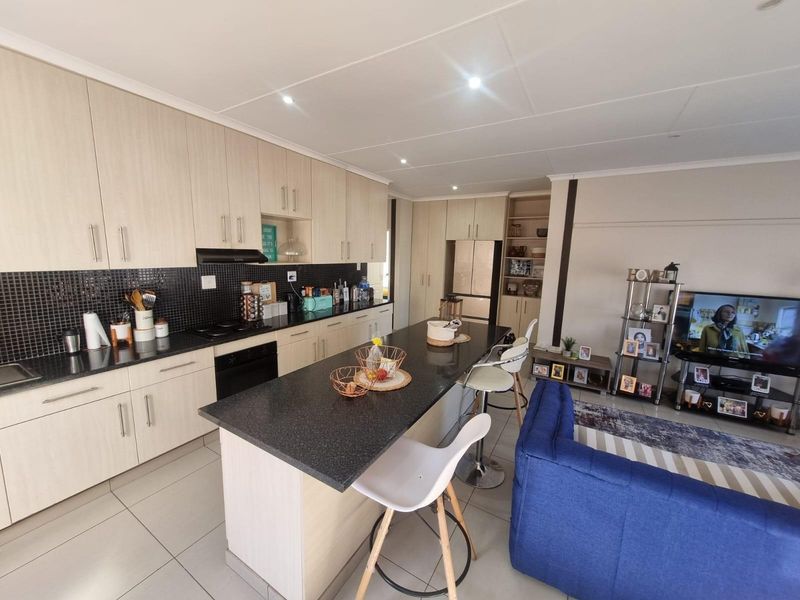 House in Kimberley - Photo 3