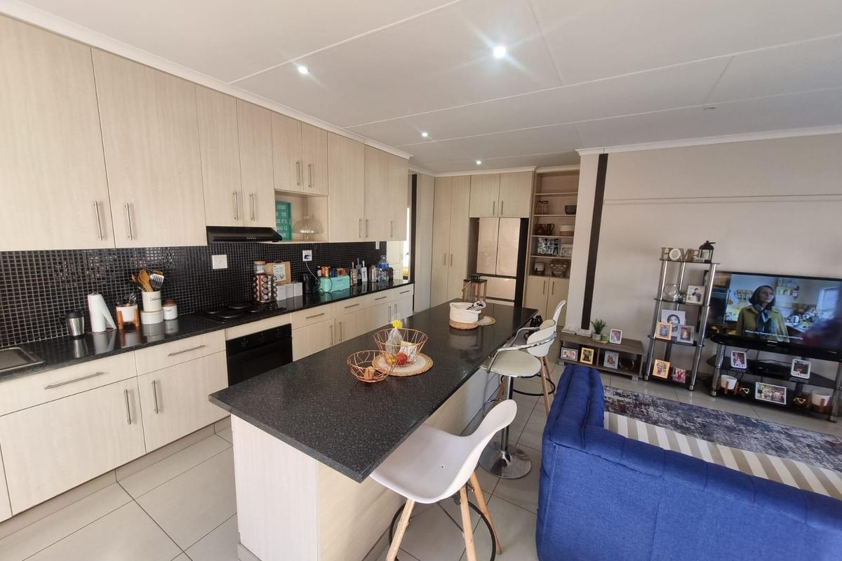 House in Kimberley - Photo 3