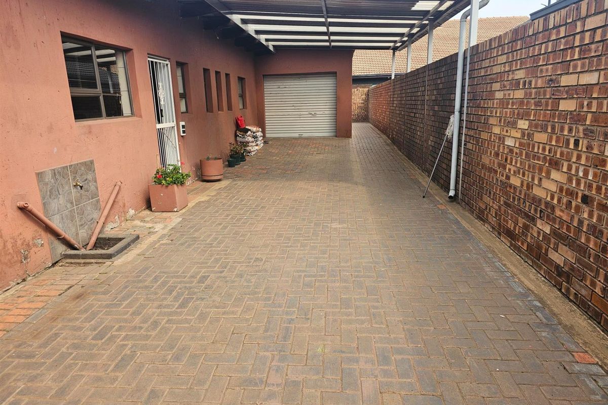 House For Sale in Eastdene, Middelburg - Photo 5